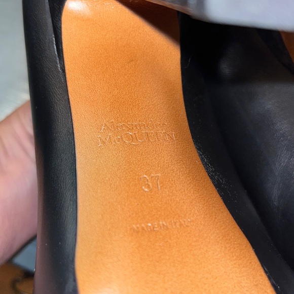 Alexander McQueen Leather High Heel Pumps 37/7 Black Solid Slip On NIB w Dustbag - Picture 14 of 17